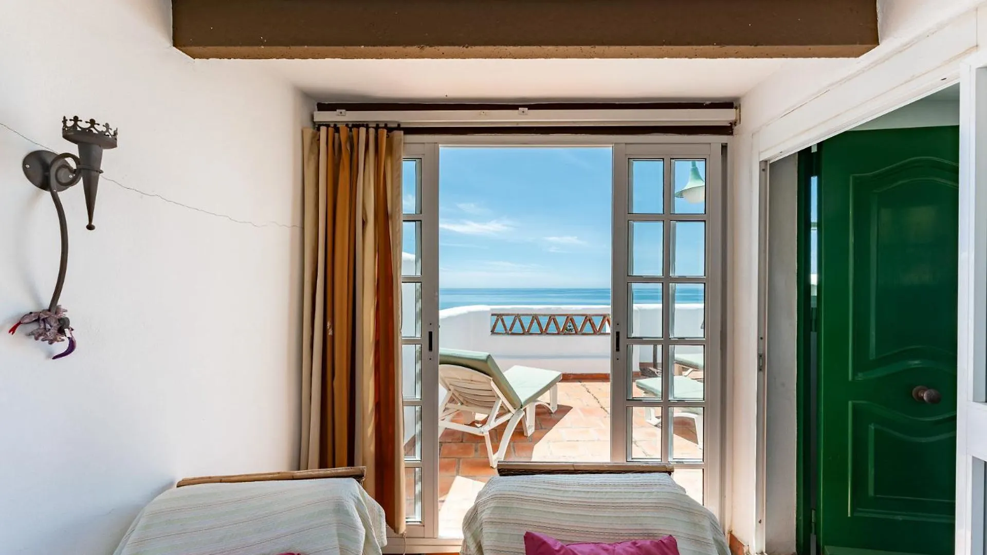 度假居 Beach Front Townhouse With Lovely Terrace And Direct Access To The Pool 贝纳哈拉菲