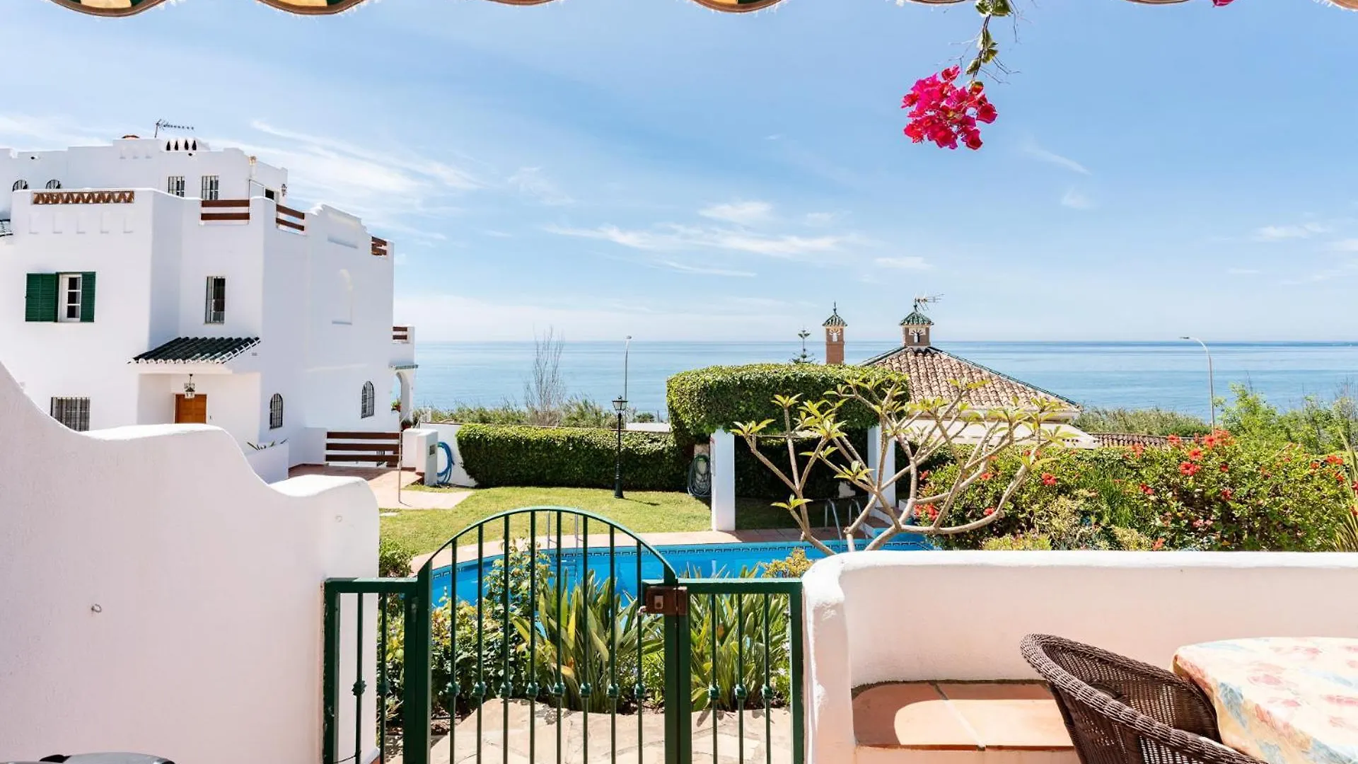 度假居 Beach Front Townhouse With Lovely Terrace And Direct Access To The Pool 贝纳哈拉菲 西班牙