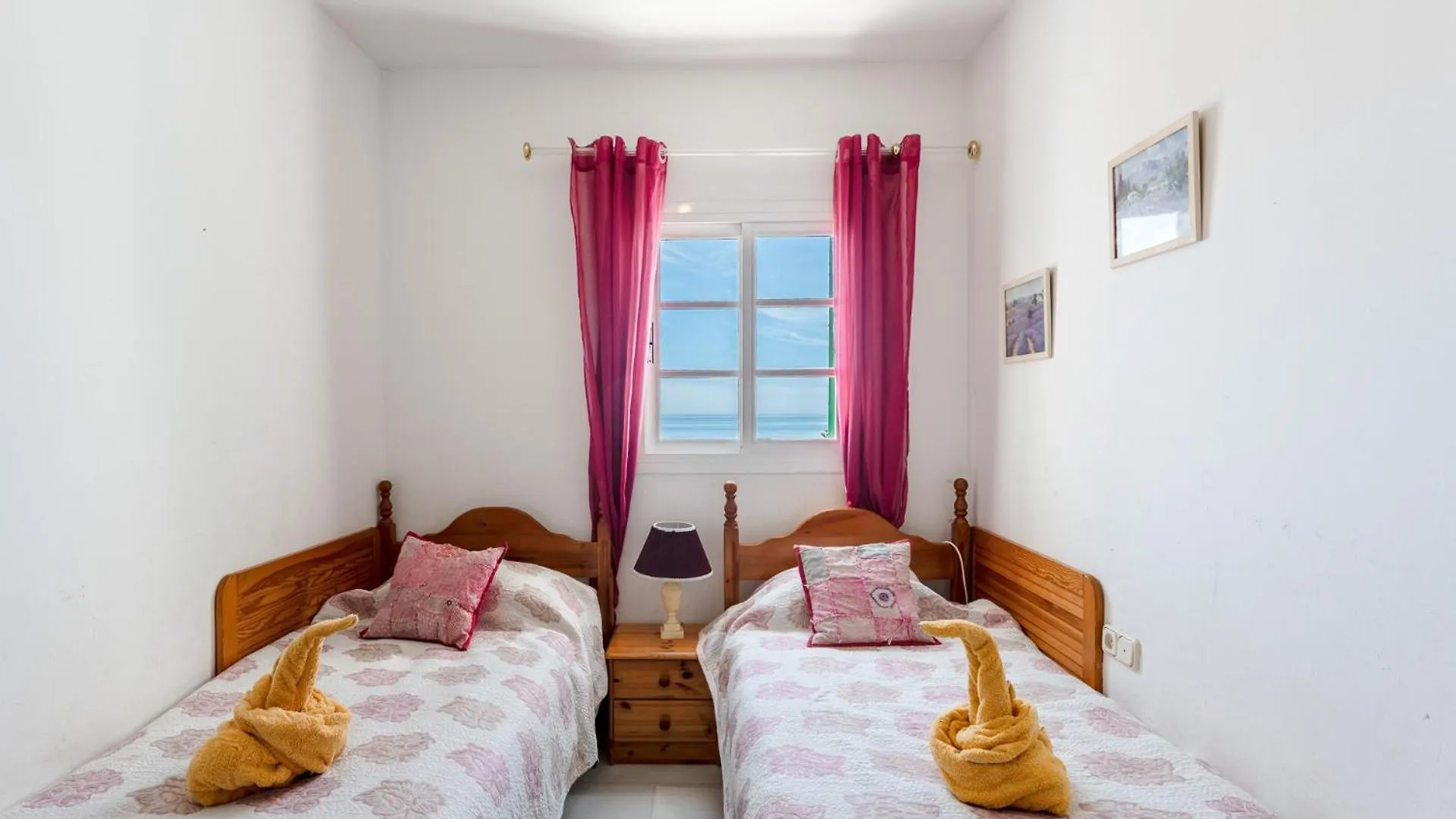 度假居 Beach Front Townhouse With Lovely Terrace And Direct Access To The Pool 贝纳哈拉菲