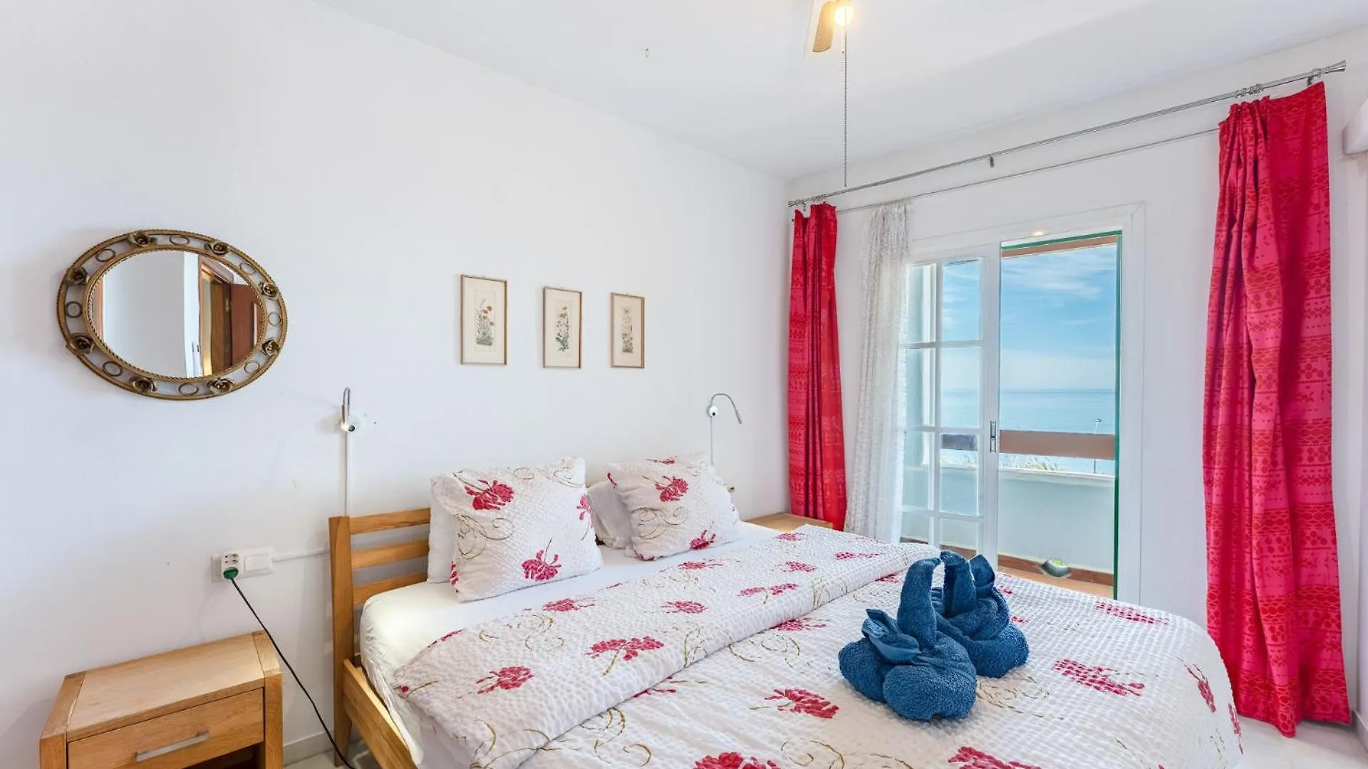 Beach Front Townhouse With Lovely Terrace And Direct Access To The Pool 贝纳哈拉菲 0*,