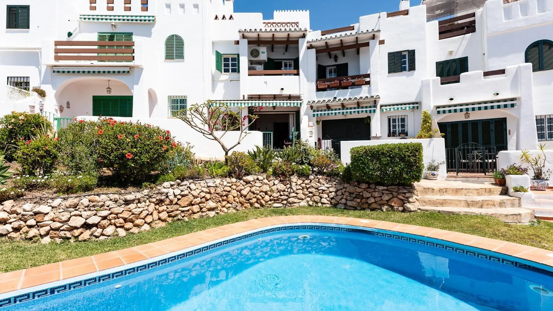 度假居 Beach Front Townhouse With Lovely Terrace And Direct Access To The Pool 贝纳哈拉菲